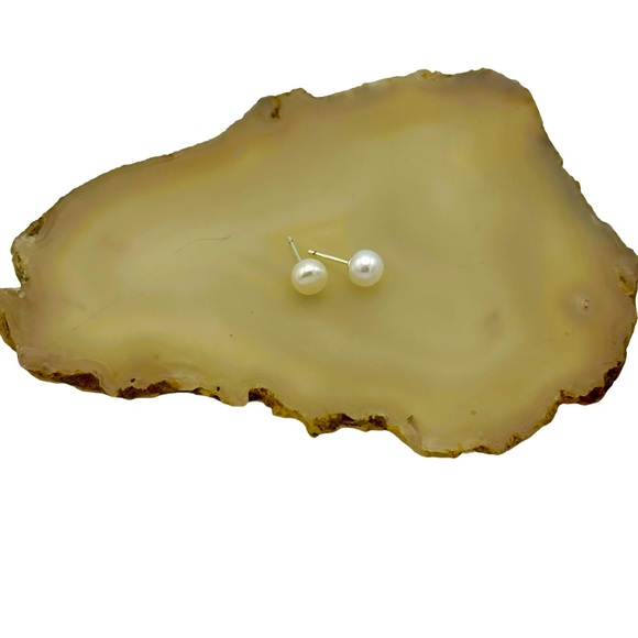 White stud earrings - Picture 6 of 16